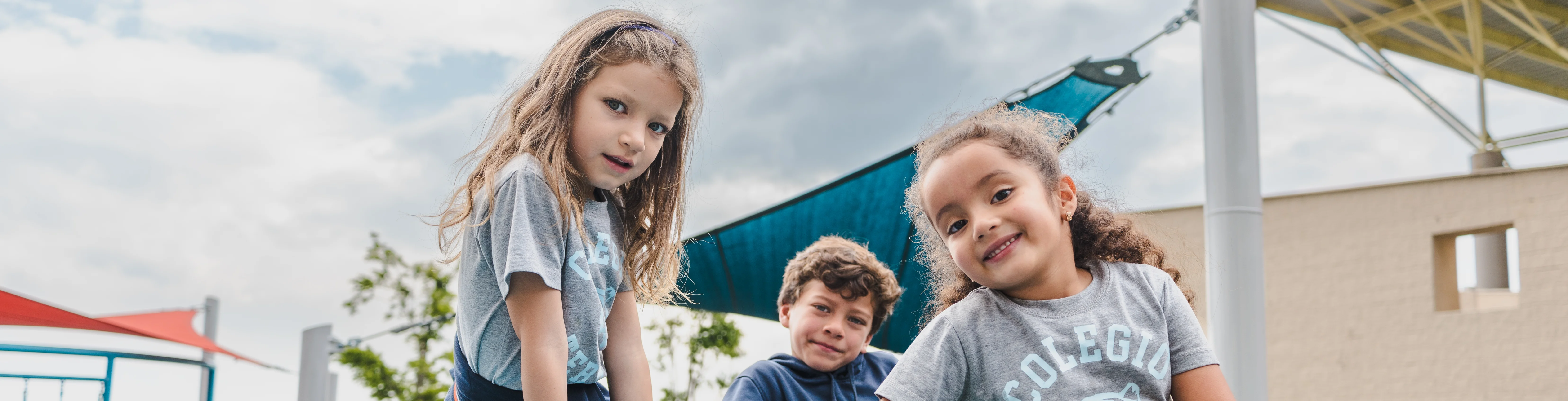 Solicita información