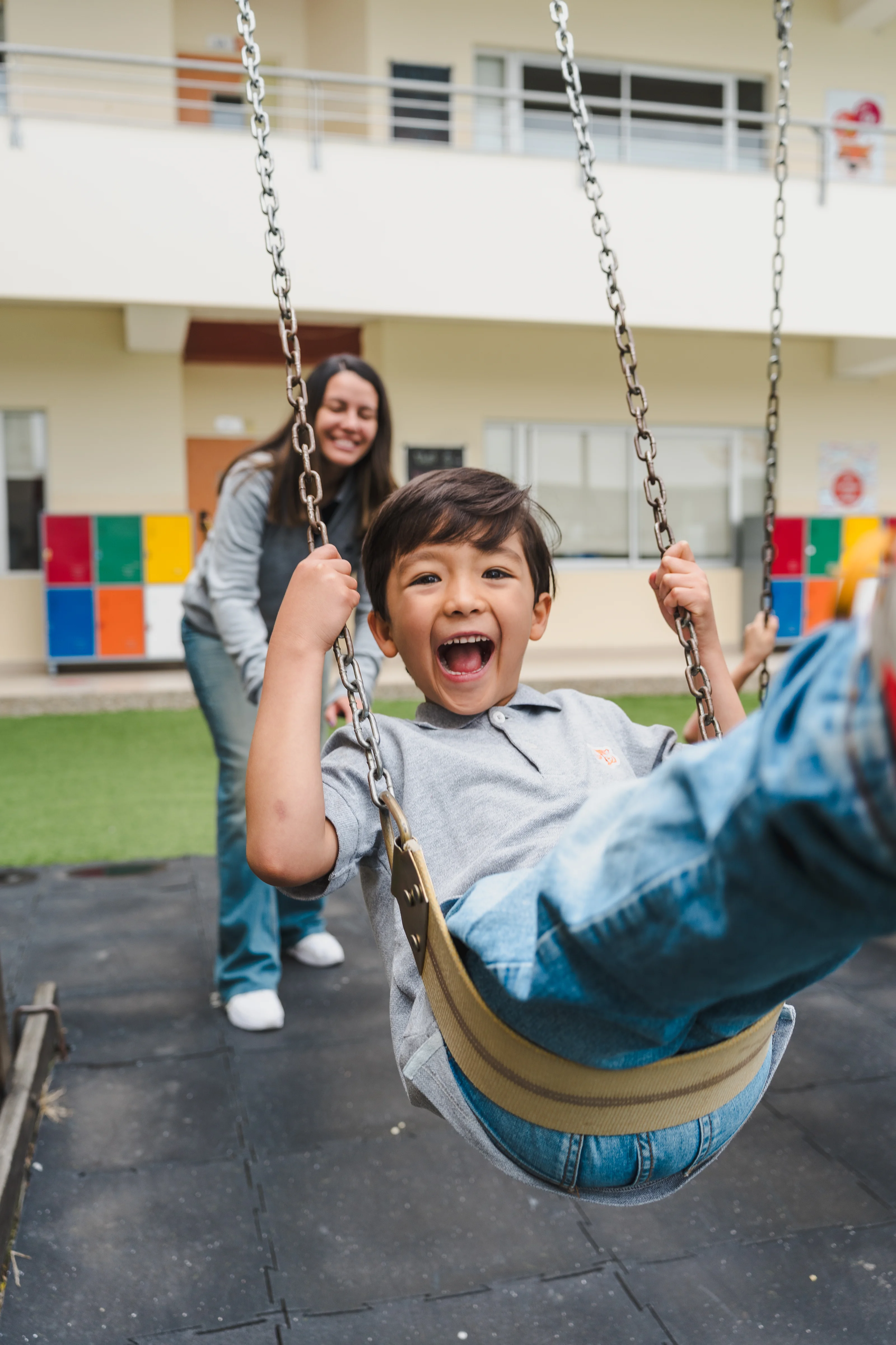 Solicita información