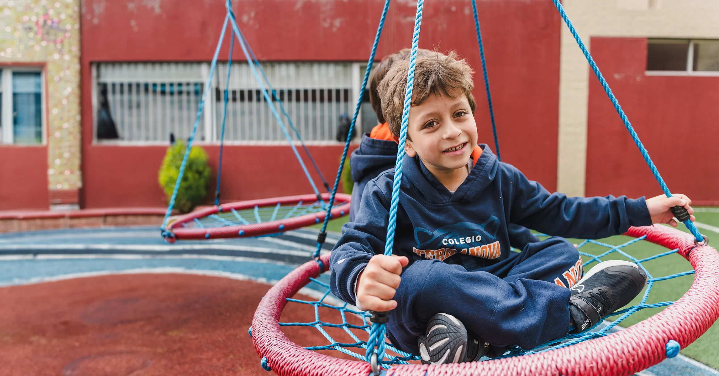 Solicita información