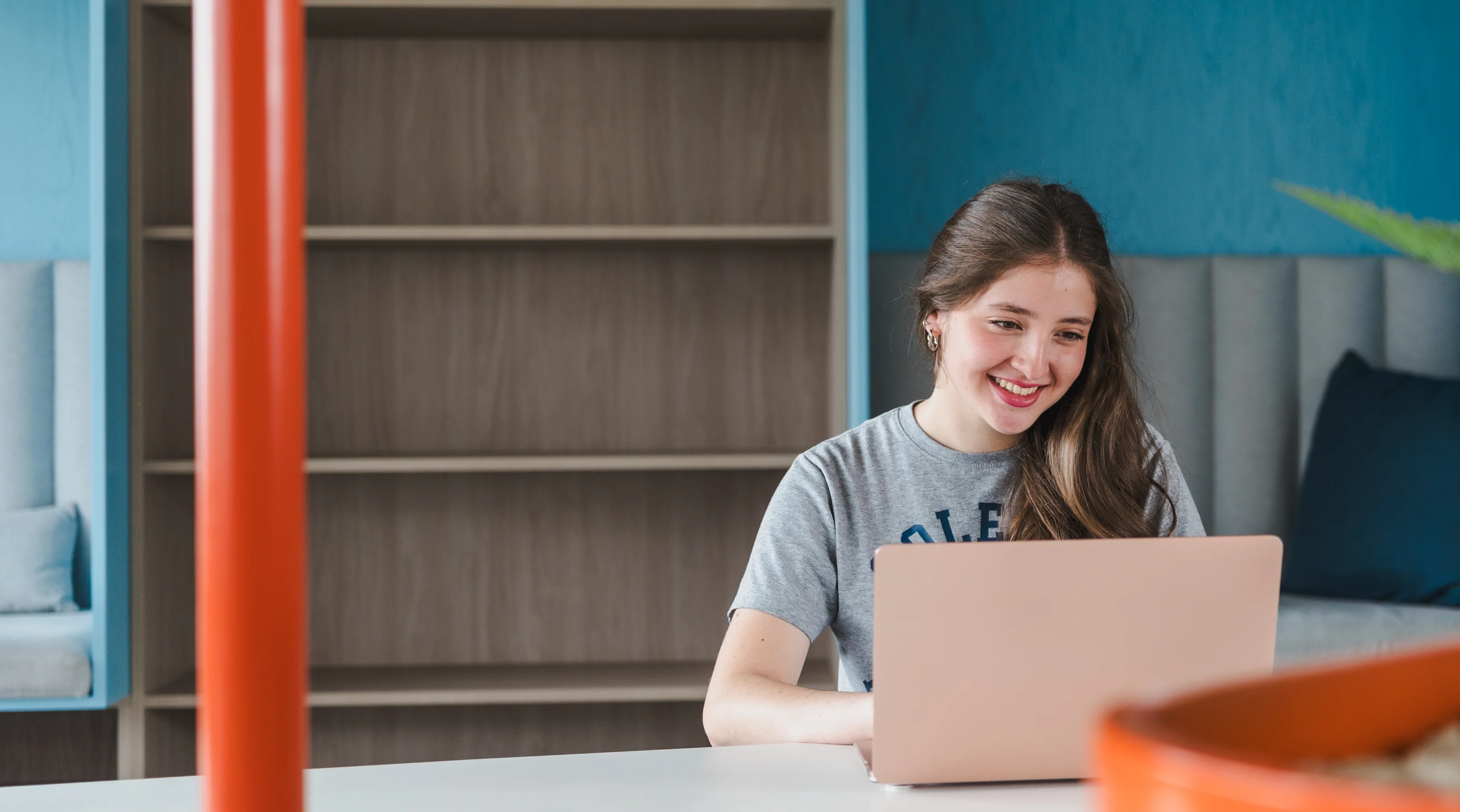 Solicita información