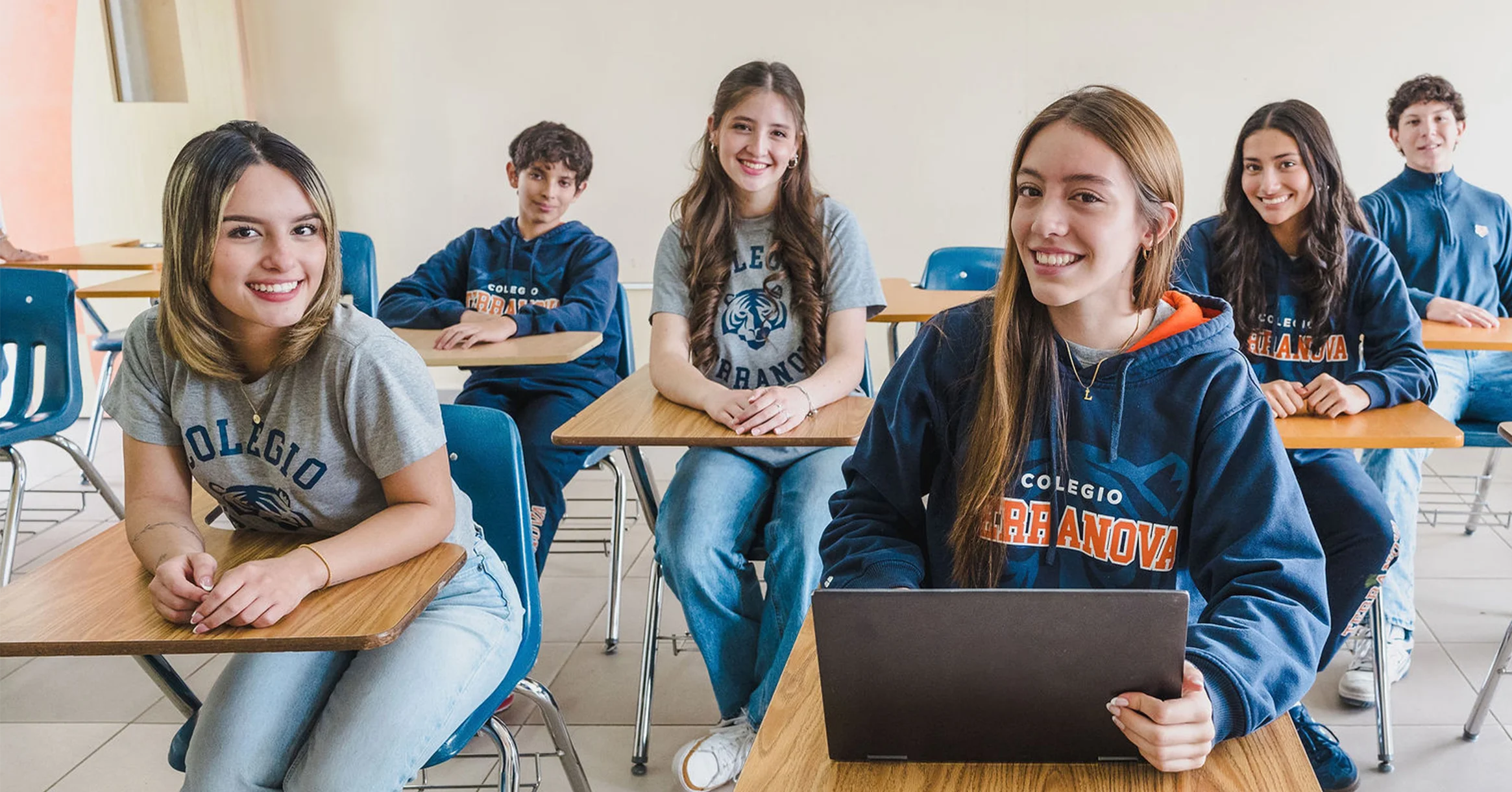 Solicita información